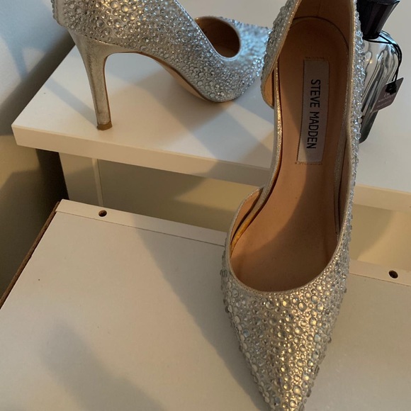 Steve Madden silver heels - Picture 2 of 4